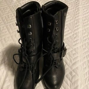 Simply Vera combat boot heels woman size 8